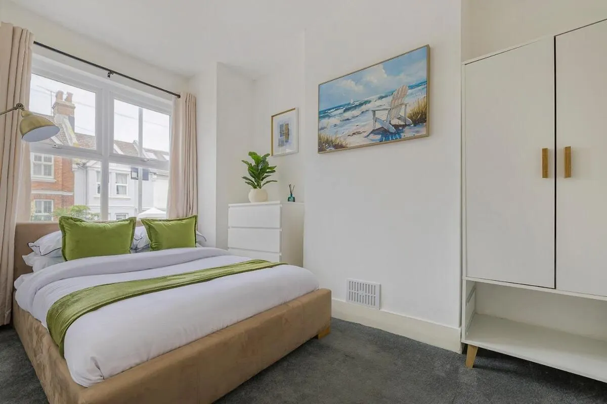 Дом отдыха Sandown Home - 2 Bedroom - 3Beds - Free Weekend Parking Брайтонн